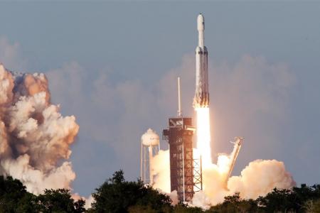 Unbelievable “SpaceX’s Falcon Heavy’s” first commercial launch and safe landing of the 3 boosters..