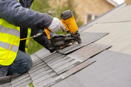 Reasons Why Roofing Contractors Need Commercial Insurance